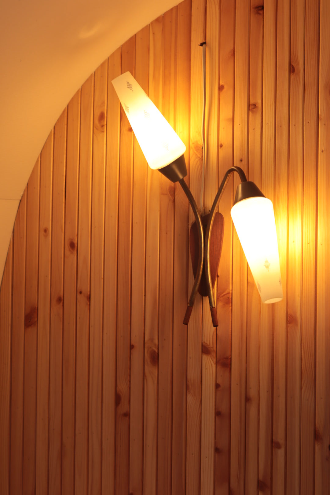 Wall shade lamp